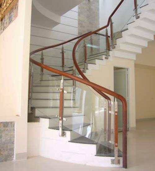 Cầu Thang Kính Cường Lực Uốn Cong