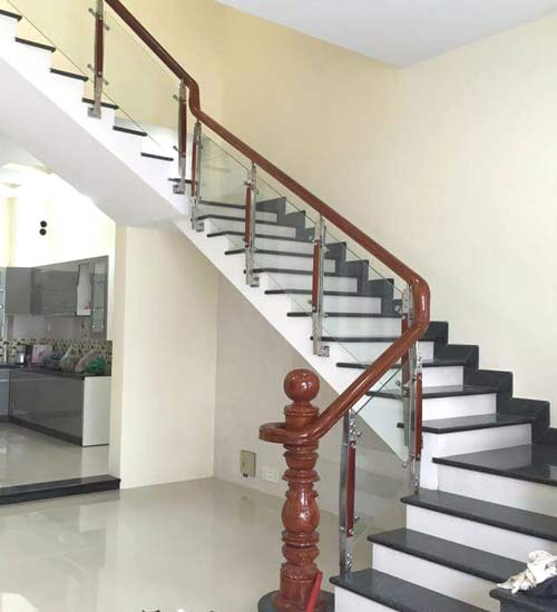 Cầu Thang Kính Cường Lực Trụ Ốp Hông