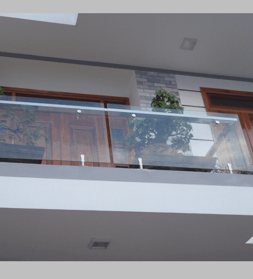 Lan Can Kính Cường Lực Ban Công Trụ Nhỏ Inox 304