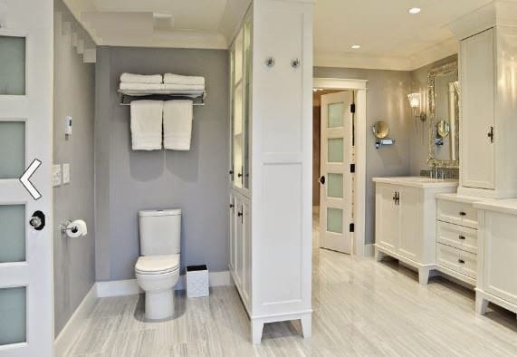 vì sao nên lắp đặt cửa nhựa lõi thép cho phòng tắm, wc, toilet